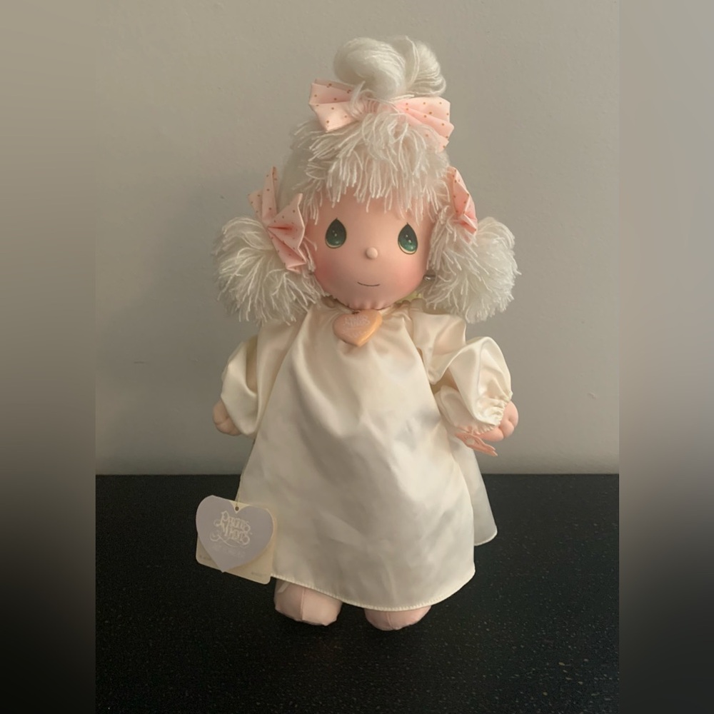 Vintage Precious Moments Doll 
Angie #4569
1985